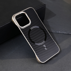 Futrola Magsafe Carbon za iPhone 13 Pro crna.