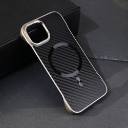Futrola Magsafe Carbon za iPhone 13 crna.