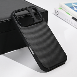 Futrola Defender Carbon za iPhone 17 Pro crna.