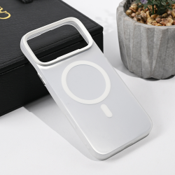 Futrola Magsafe providna za iPhone 17 Pro Max srebrna.