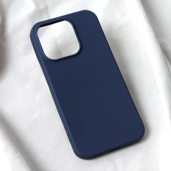 Futrola Teracell Soft Velvet za iPhone 15 Pro 6.1 tamno plava.