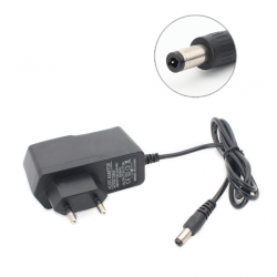 Adapter AC/DC 5V 2A.