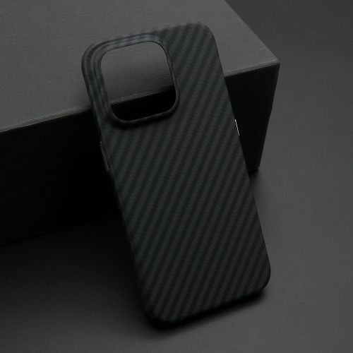 Futrola CARBON STRIPES za iPhone 15 Pro (6.1) crna (MS).