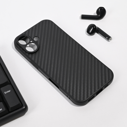 Futrola Carbon fiber za iPhone 17 crna.