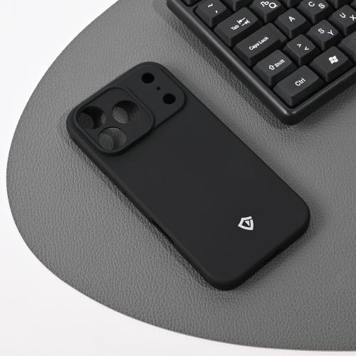 Futrola Teracell Skin za iPhone 17 Pro mat crna.