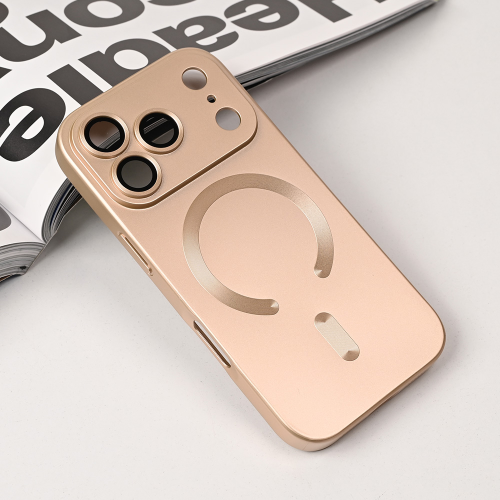 Futrola Magsafe Chrome za iPhone 17 Pro zlatna.