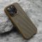Futrola CARBON MagSafe za iPhone 16 Pro (6.3) zlatna (small camera) (MS).
